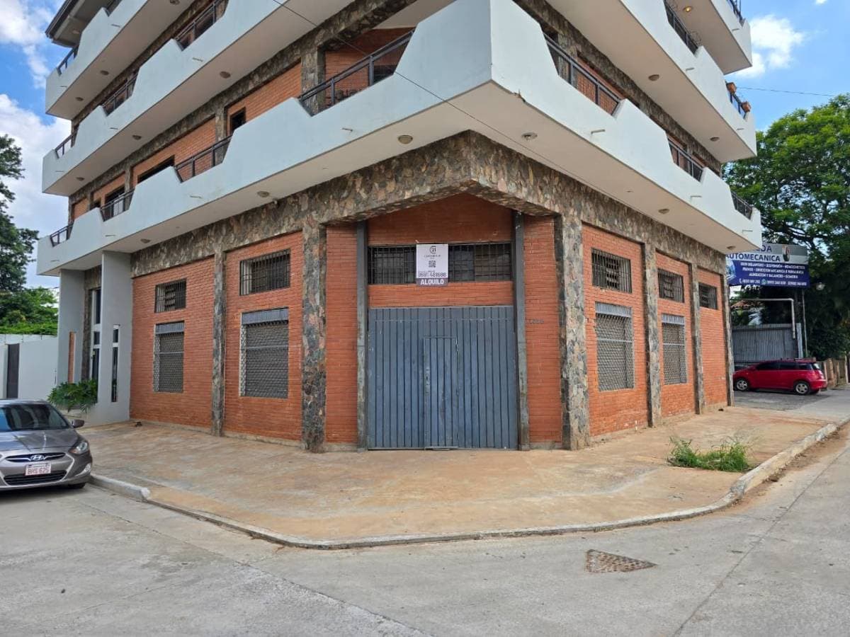 Alquilo Amplio local comercial en Zona Eusebio Ayala y Boggiani