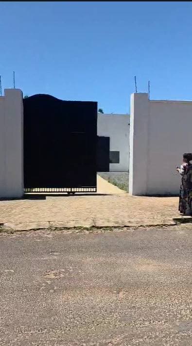 Tinglado en alquiler sobre calle España y Juana de Lara Castro