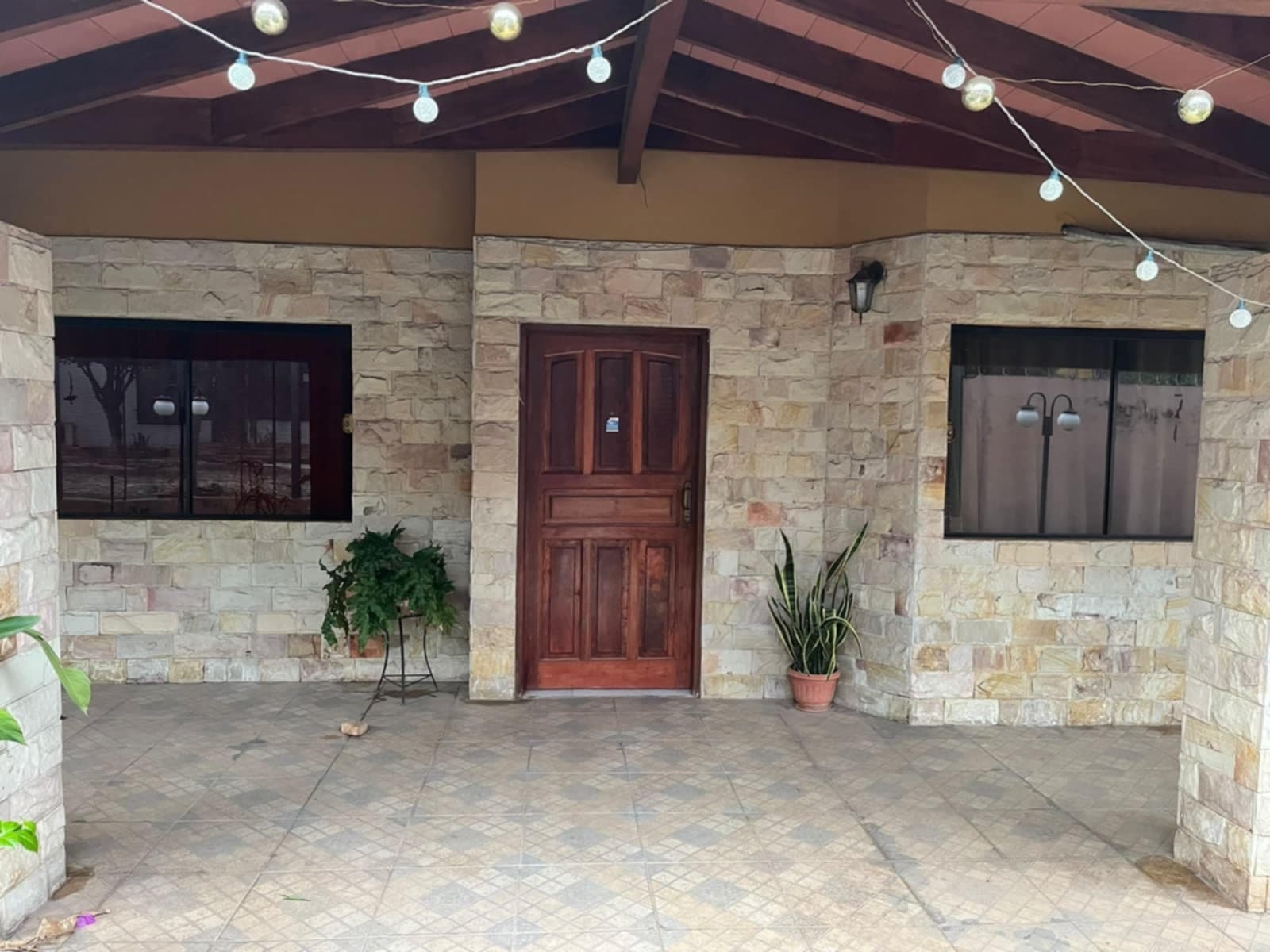 Alquilo amplia y confortable casa en Lambare – 2