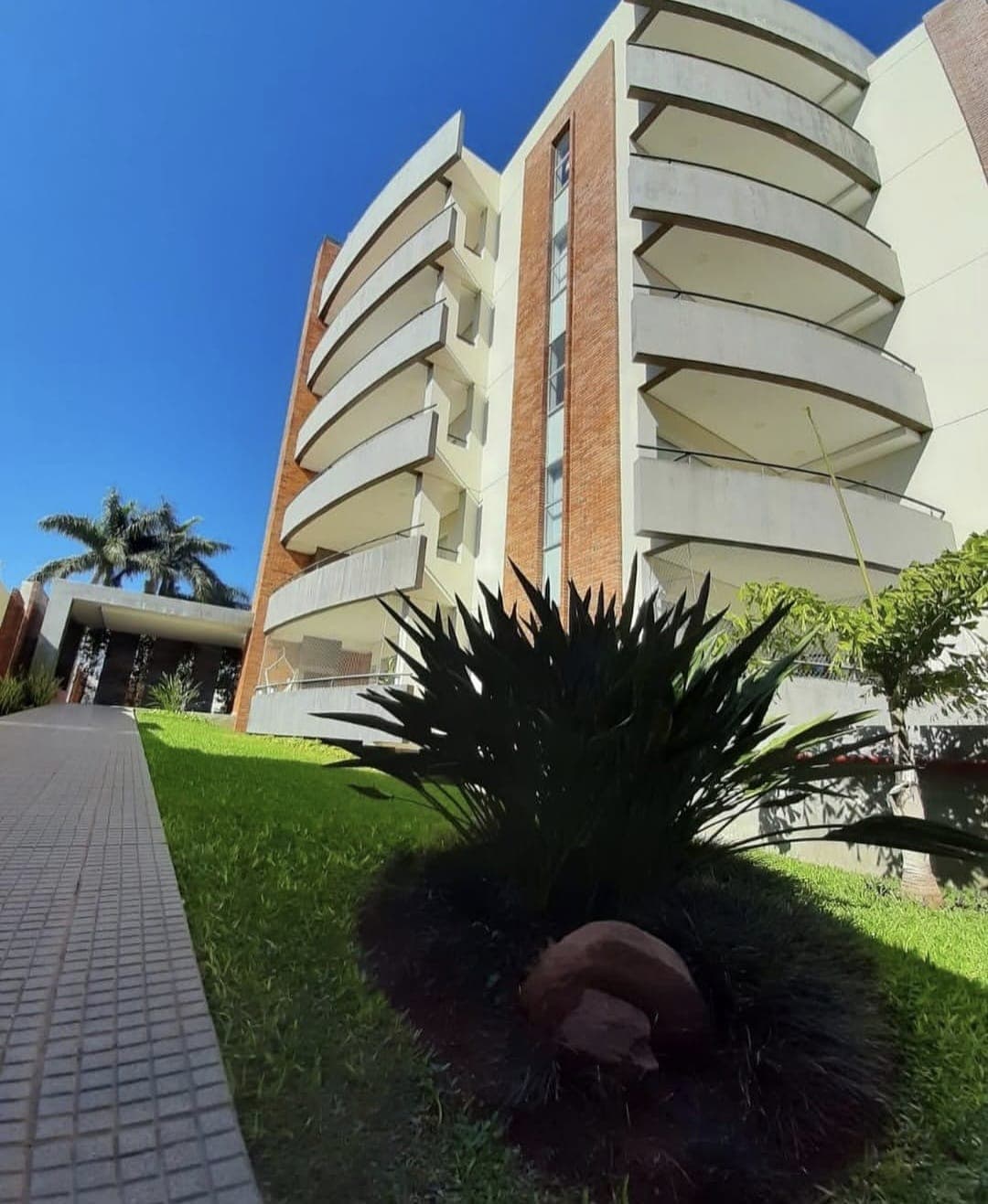 VILLA MORRA, AMPLIO DEPARTAMENTO DE 3 DORMITORIOS DE 250 M2 – 3