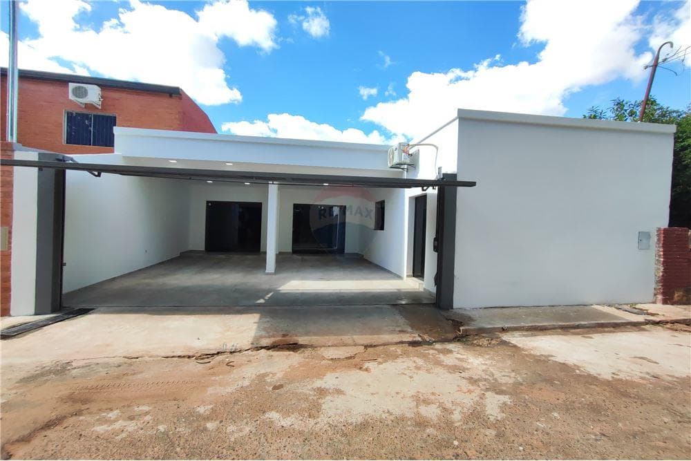 En venta amplia casa con 3 habitaciones en suite – 2