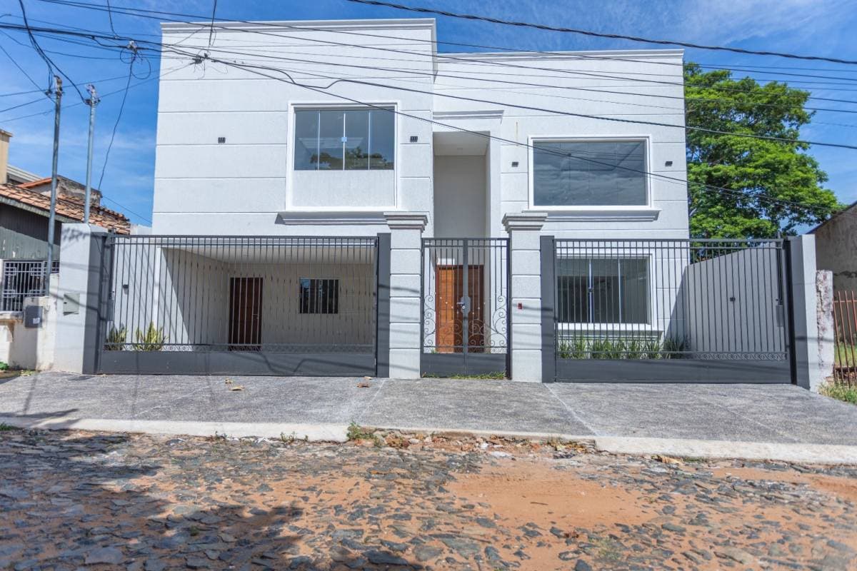 Vendo hermosa casa a estrenar Barrio Mburucuya