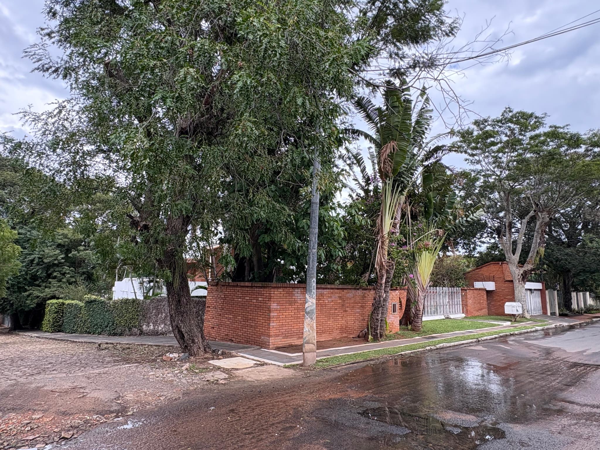 Residencia Ideal Para Familias Y Eventos Con Piscina Y Amplio Terreno En Lambare – 3