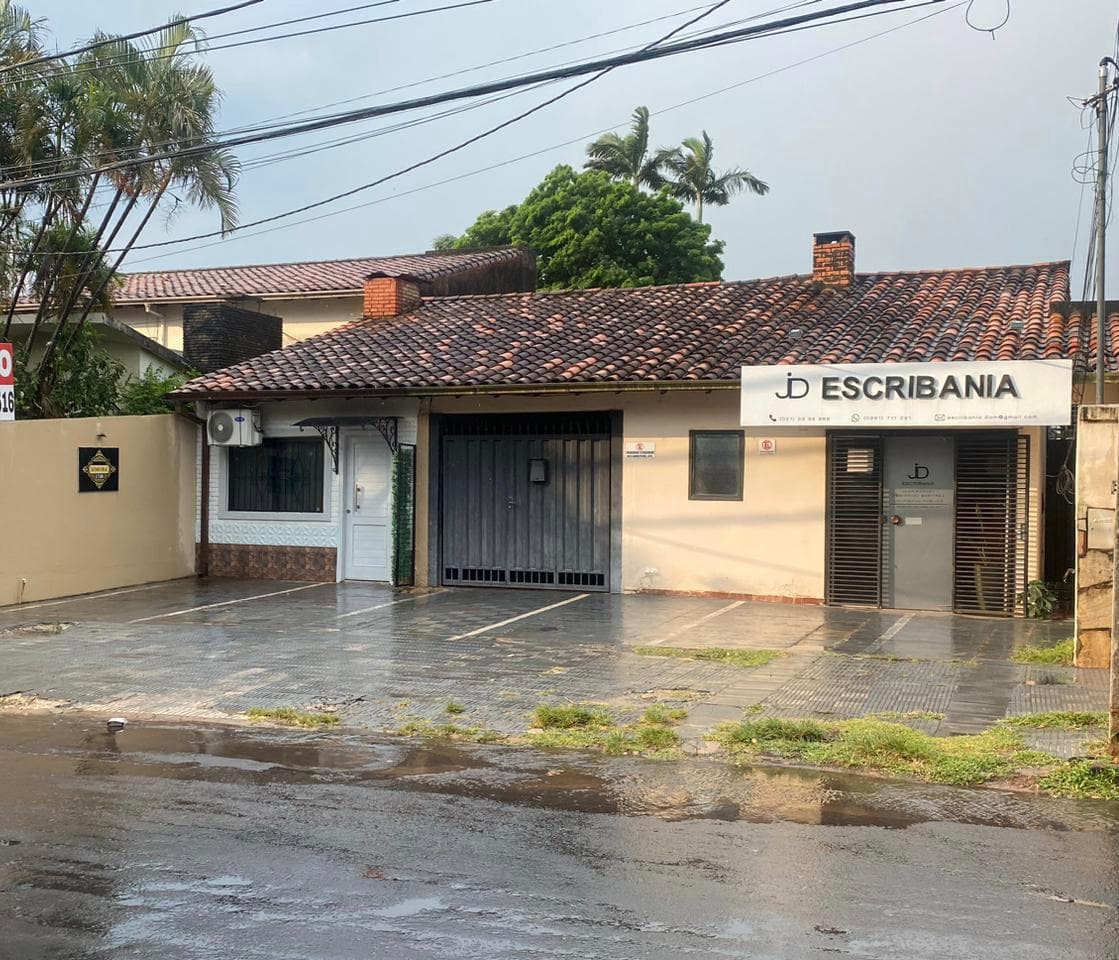 Oportunidad para Invesionistas Casa con salones sobre Del Maestro