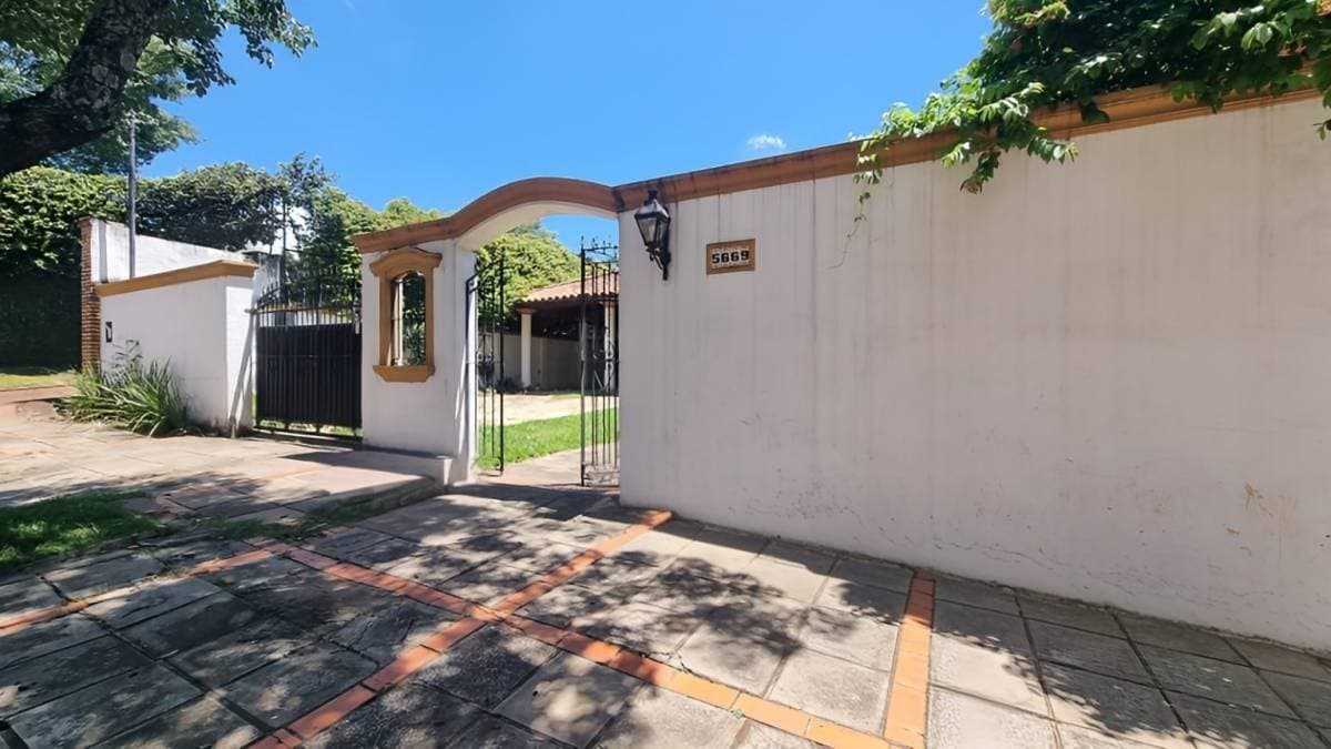 VENDO HERMOSA PROPIEDAD EN LOS LAURELES