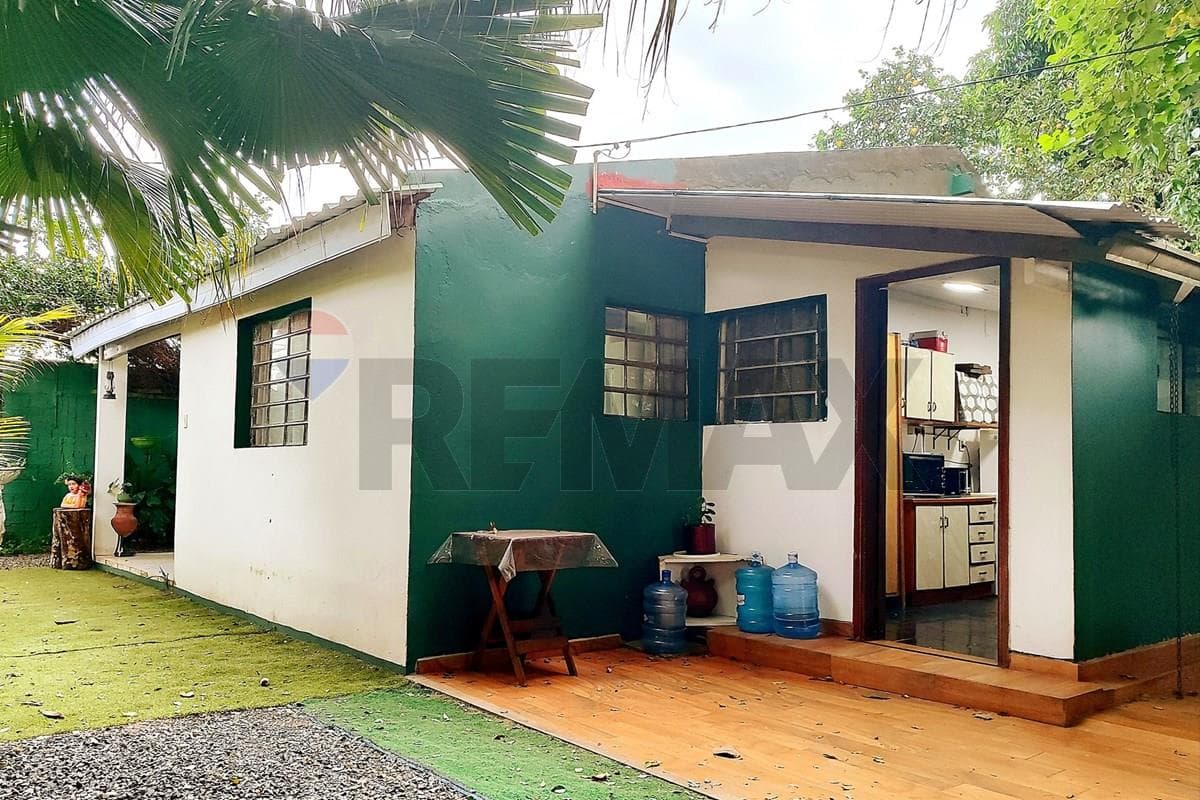 VENDO CASA A PRECIO DE TERRENO EN SAN LORENZO SAGRADA FAMILIA – 2