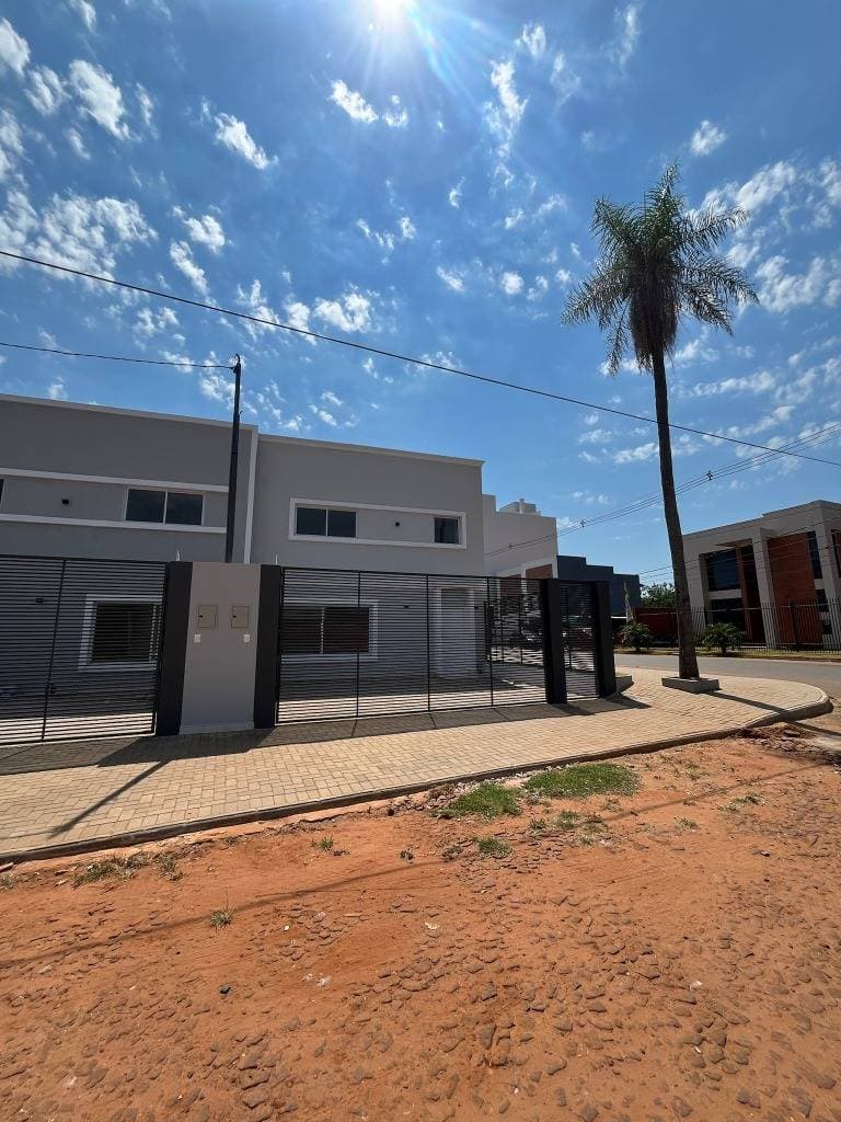 EN ALQUILER DUPLEX CON PISCINA en barrio Jardin de Oro, Luque. – 2