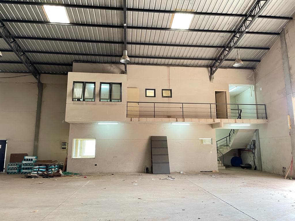 VENDO SHOWRROM EN CORONEL OVIEDO – 2