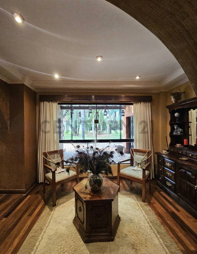 EN VENTA AMPLIA RESIDENCIA EN SAN LORENZO - ZONA LAGUNA GRANDE – 2