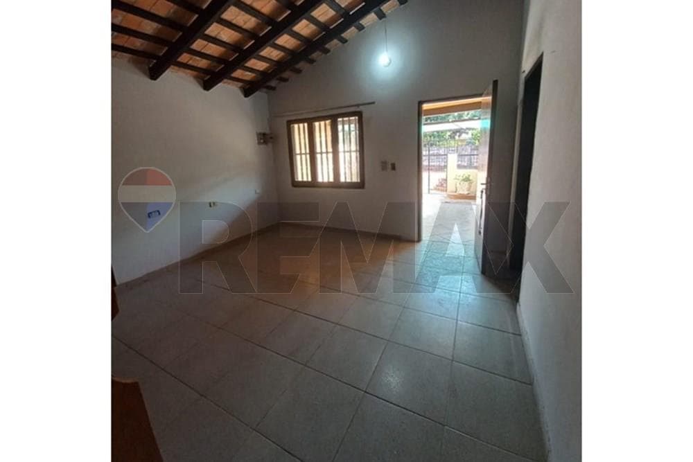 Alquilo casa en Ñemby- Funcional y Bien Ubicada – 3