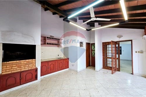 CASA EN ESQUINA A 50 METROS DE Mcal. LÓPEZ – 3