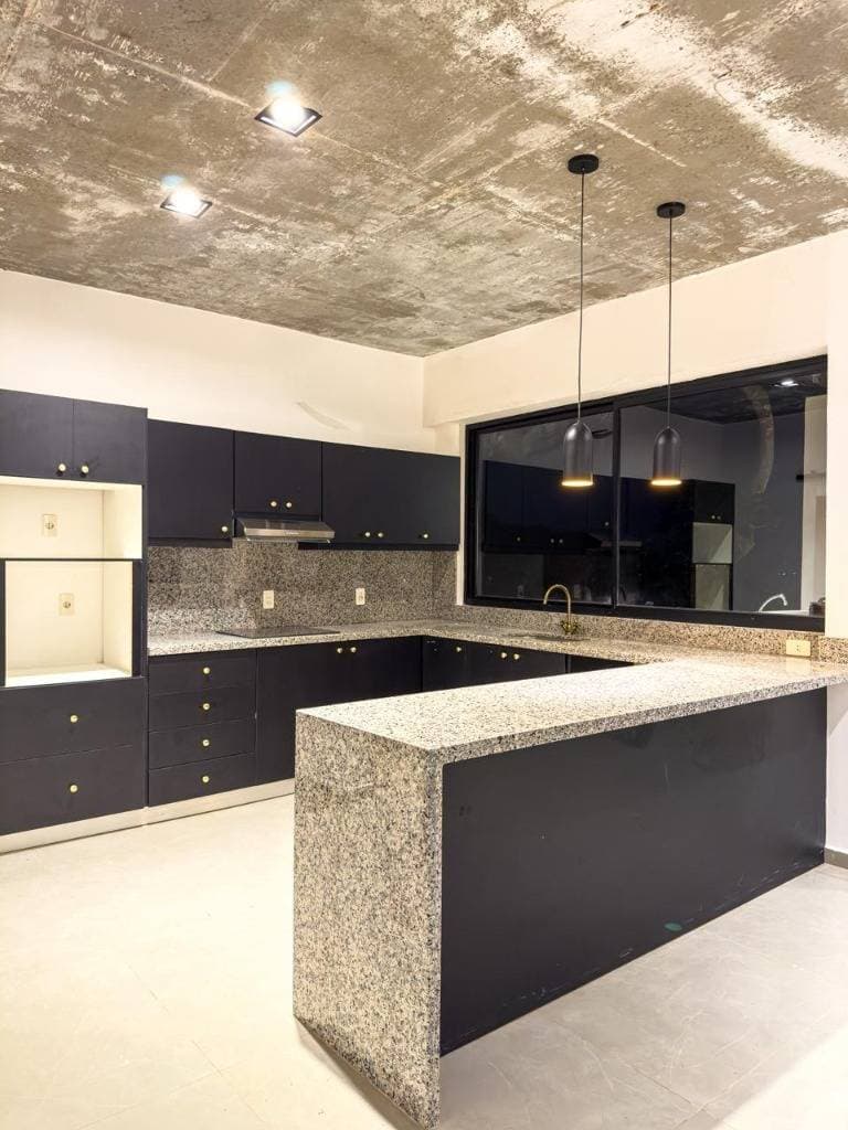 VENDO CASA DE 5 DORMITORIOS EN SAN BERNARDINO - ZONA LA SUIZA – 3