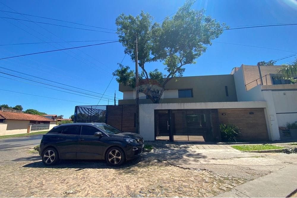 Esta hermosa casa PREMIUN ubicada en luque. – 2