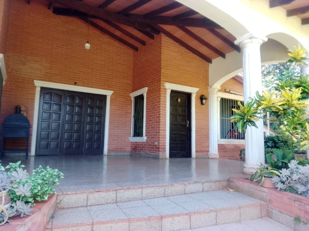 ALQUILO CASA EN CAPIATA