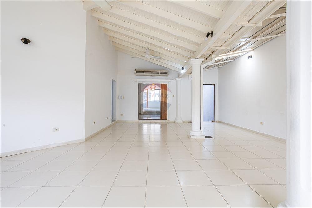 VENDO PROPIEDAD CON POTENCIAL EN LAMBARÉ – 2