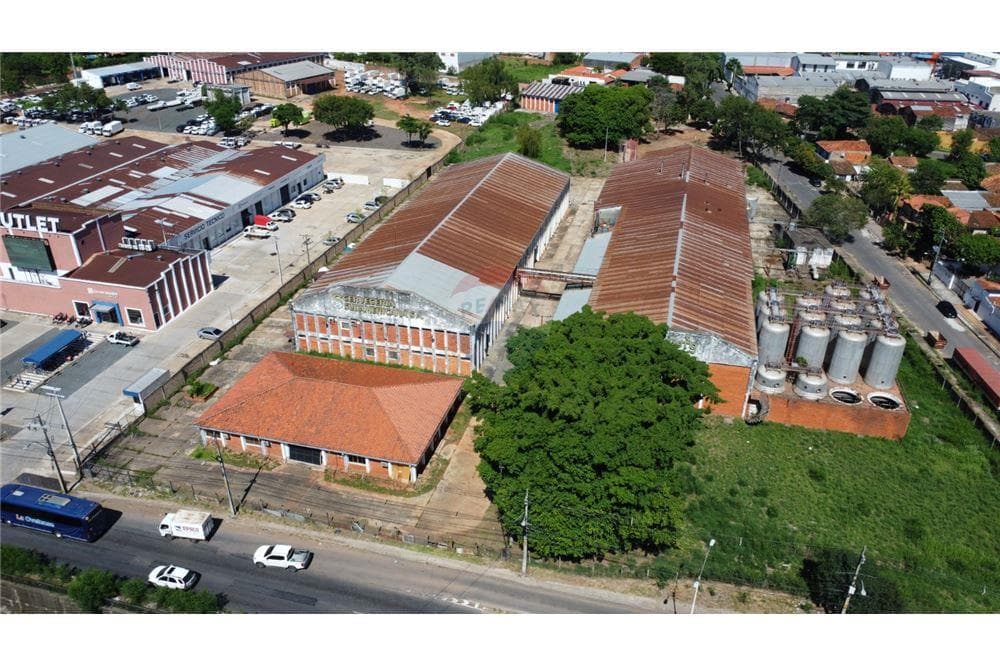 VENDO TERRENO CON 104m SOBRE MADAME LYNCH J.A. – 2