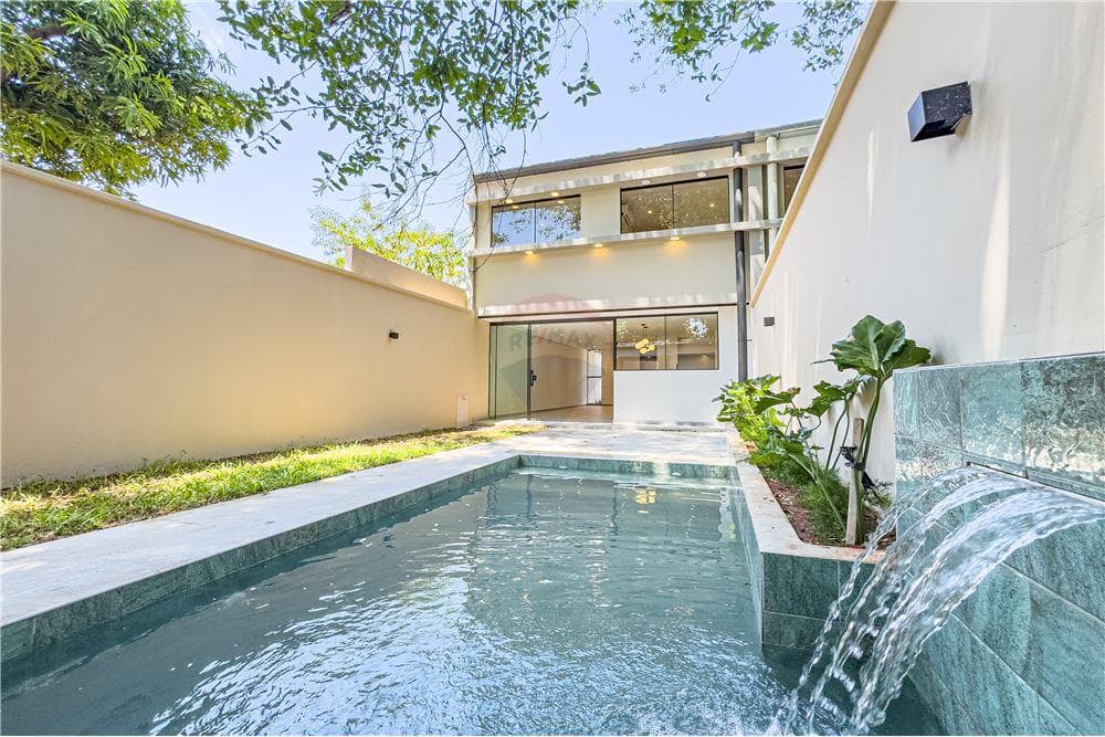 VENTA -  DUPLEX EN VILLA ADELA LUQUE