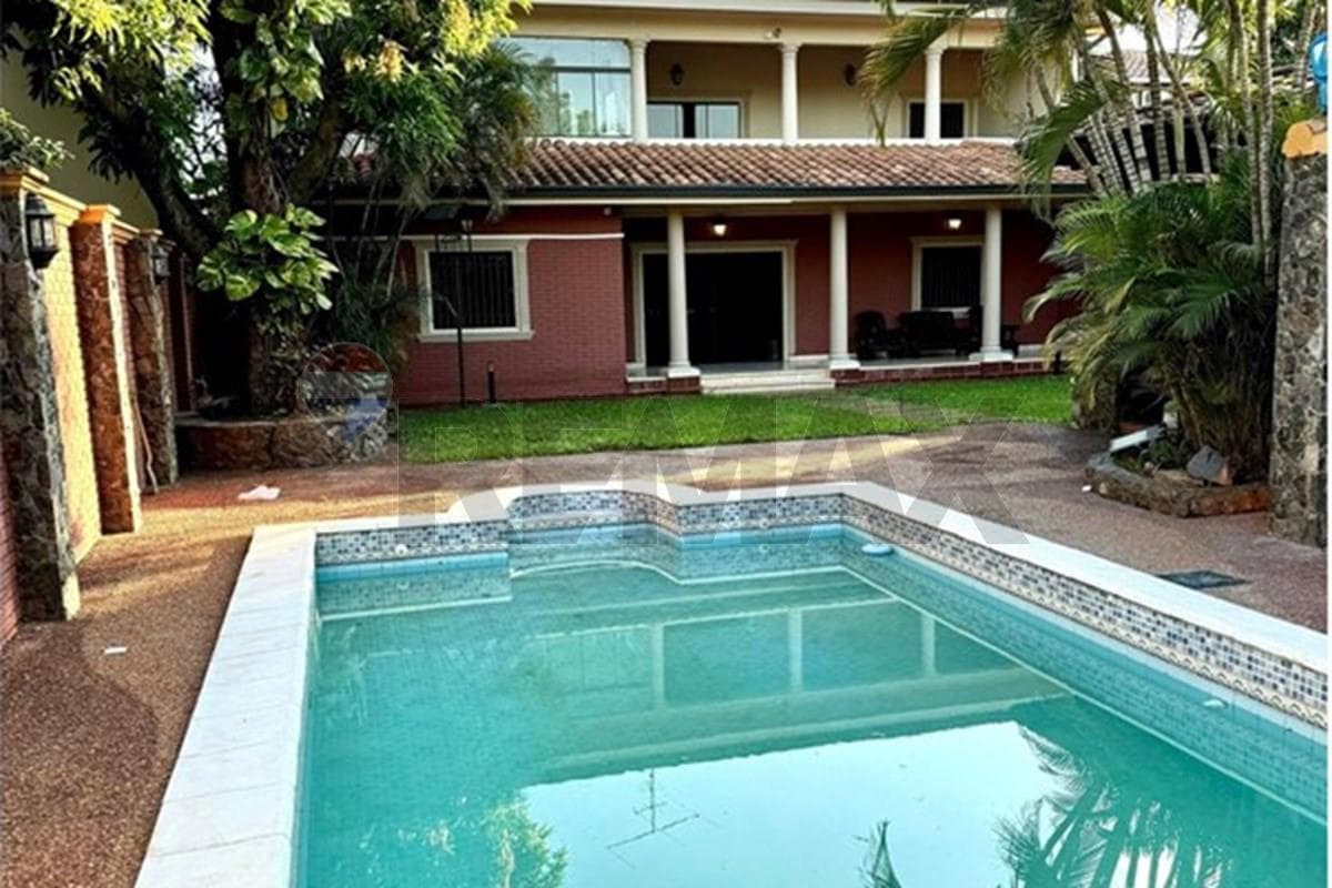 RESIDENCIA EN ALQUILER - MBURICAO – 2