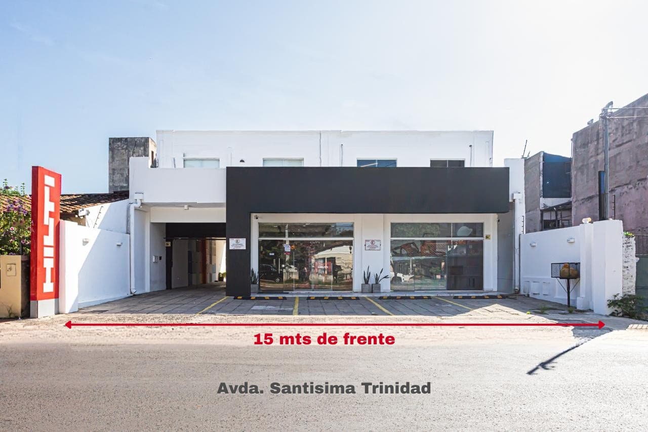 EN VENTA – PROPIEDAD COMERCIAL / RESIDENCIAL SOBRE AVDA. SANTÍSIMA TRINIDAD