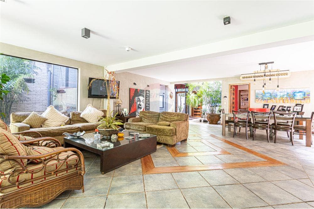 Vendo casa a 2 cuadras de la Avda. Boggiani