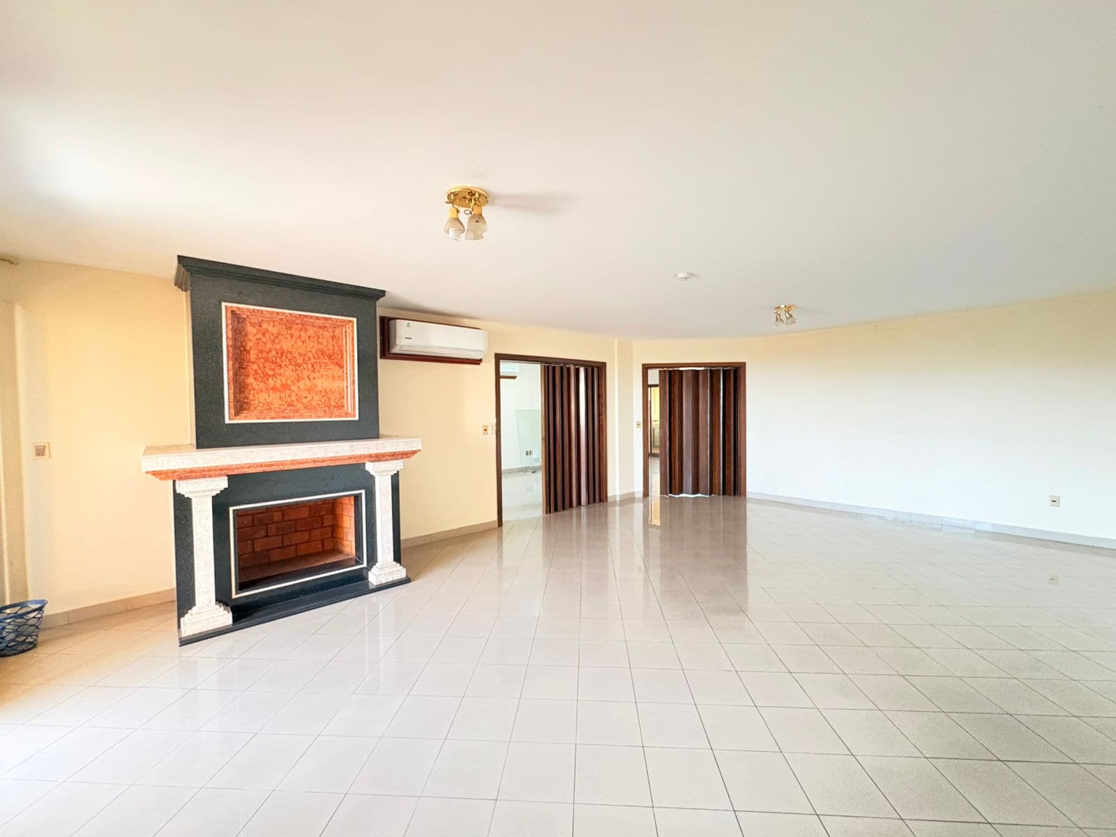ALQUILO PENTHOUSE DE 3 NIVELES Y 1.000 M2 – 2