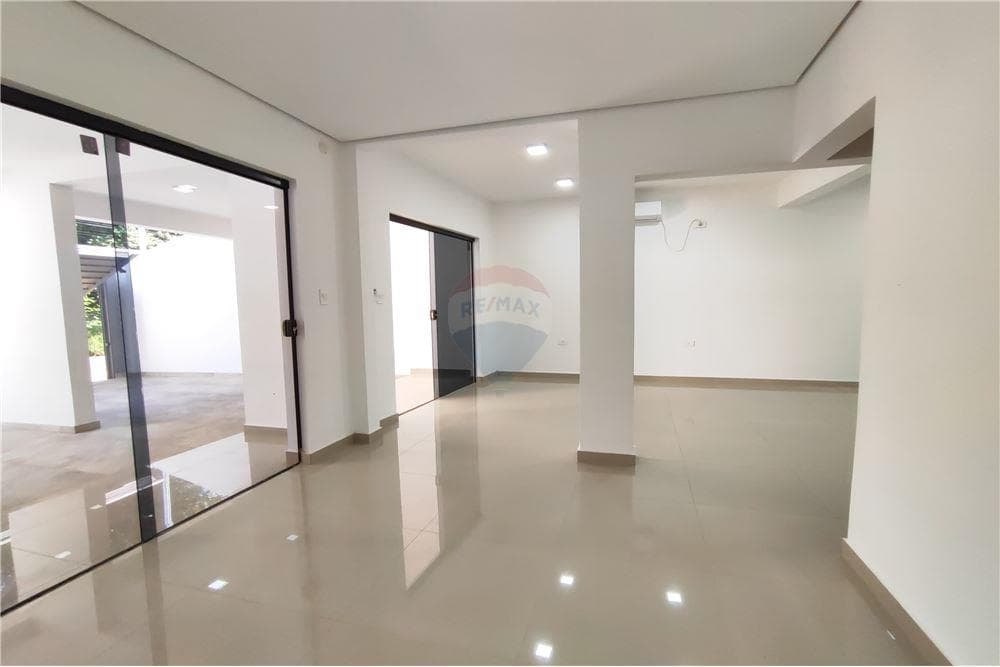 En venta amplia casa con 3 habitaciones en suite – 3