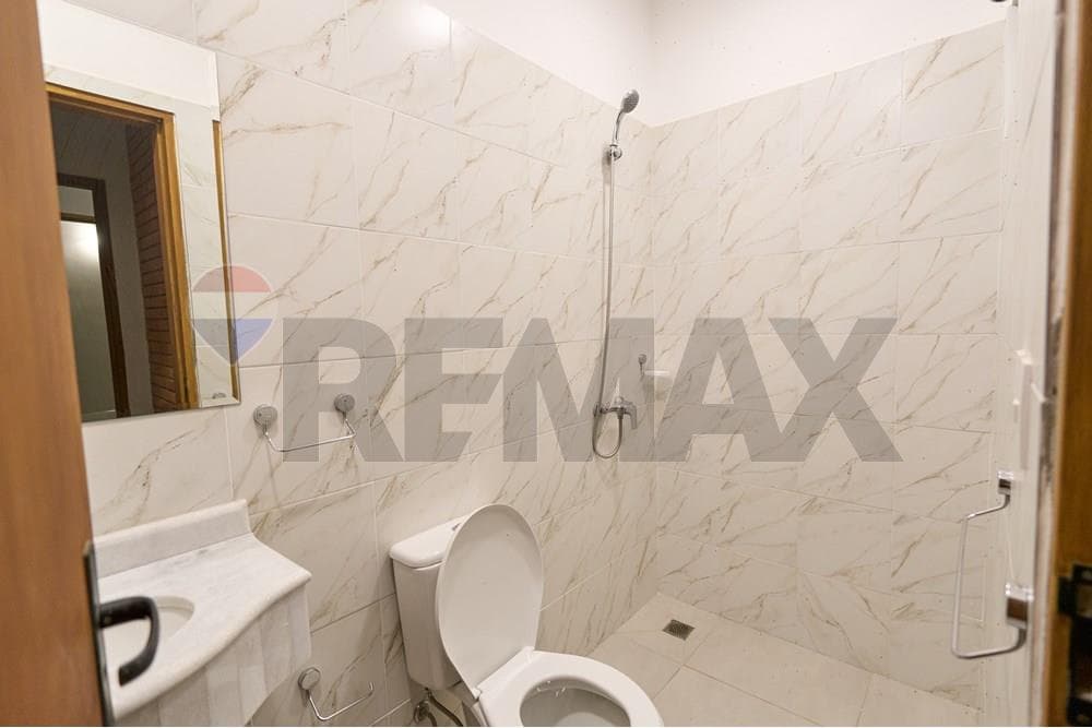 CASA PAREADA A ESTRENAR -Zona Shopping Mariscal Lopez. – 2