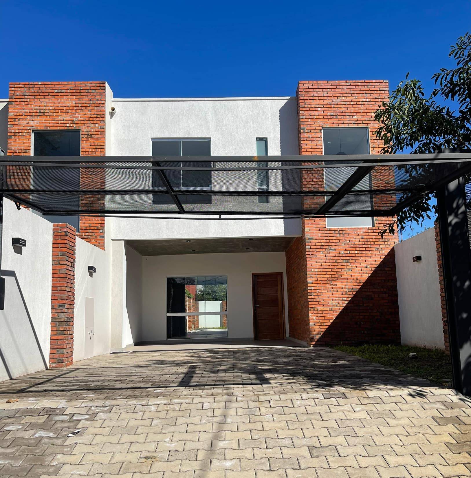 ALQUILO DUPLEX EN LUQUE - CUARTO BARRIO.