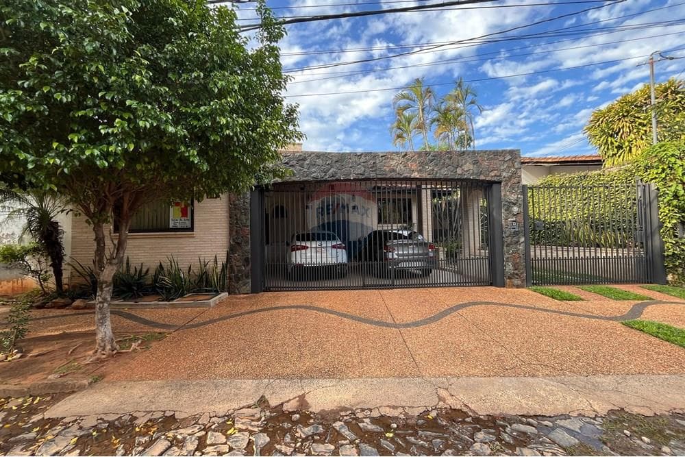 Residencia - Venta - Madame Lynch, Paraguay