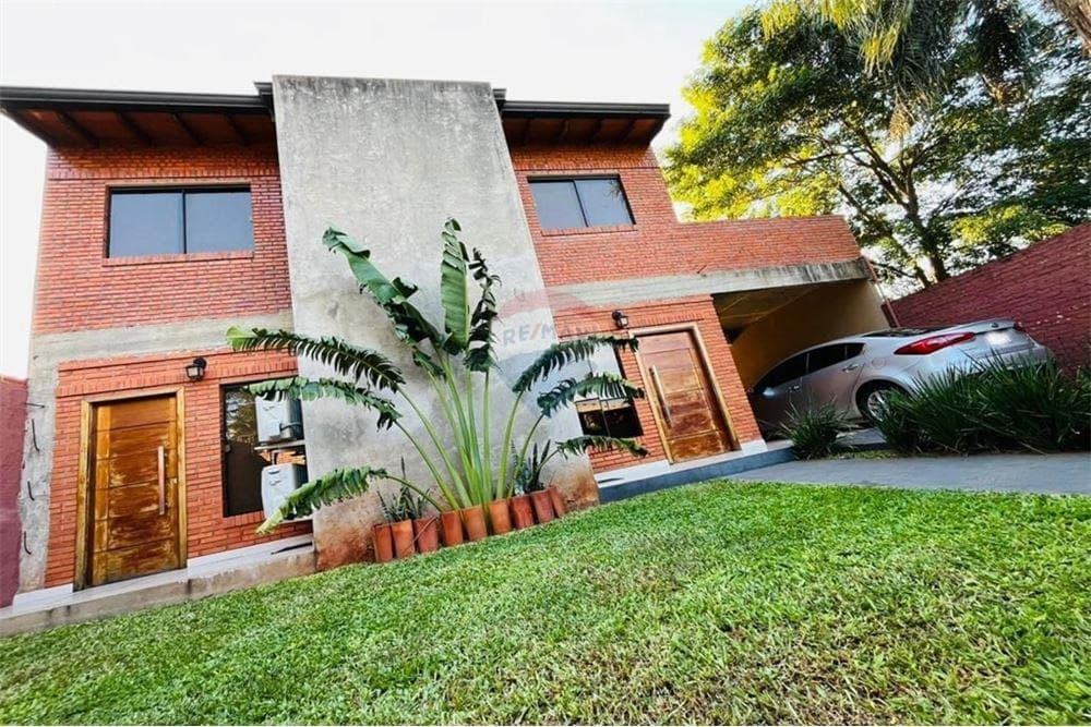 VENDO CASA CON AMPLIO PATIO EN LAMBARE!!!