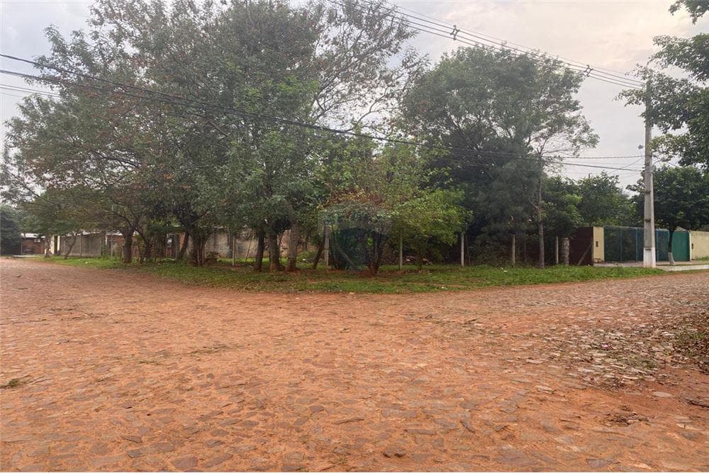 VENDO TERRENO EN ESQUINA EN LUQUE - LAURELTY