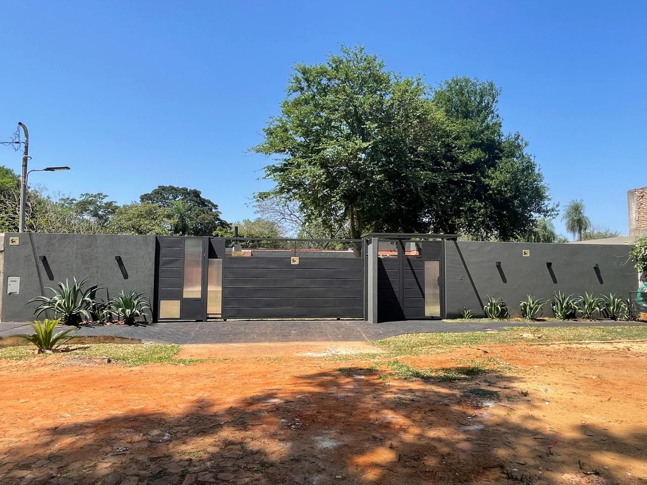 ALQUILO CASA EN LUQUE, LOMA MERLO. DETRÁS DE RAKIURA – 2