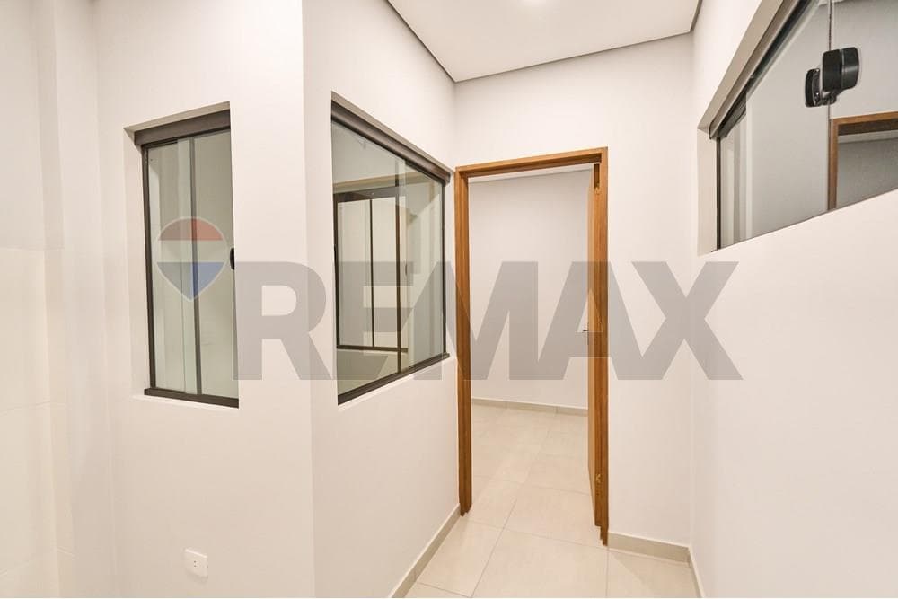 CASA PAREADA A ESTRENAR -Zona Shopping Mariscal Lopez. – 3