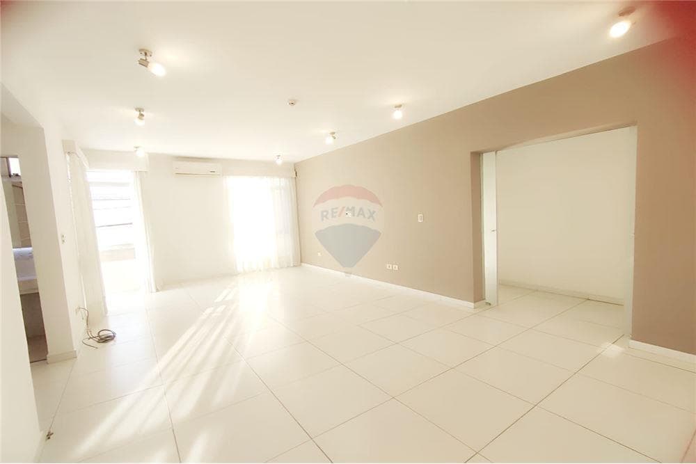 Amplio departamento en Los Laureles – 2