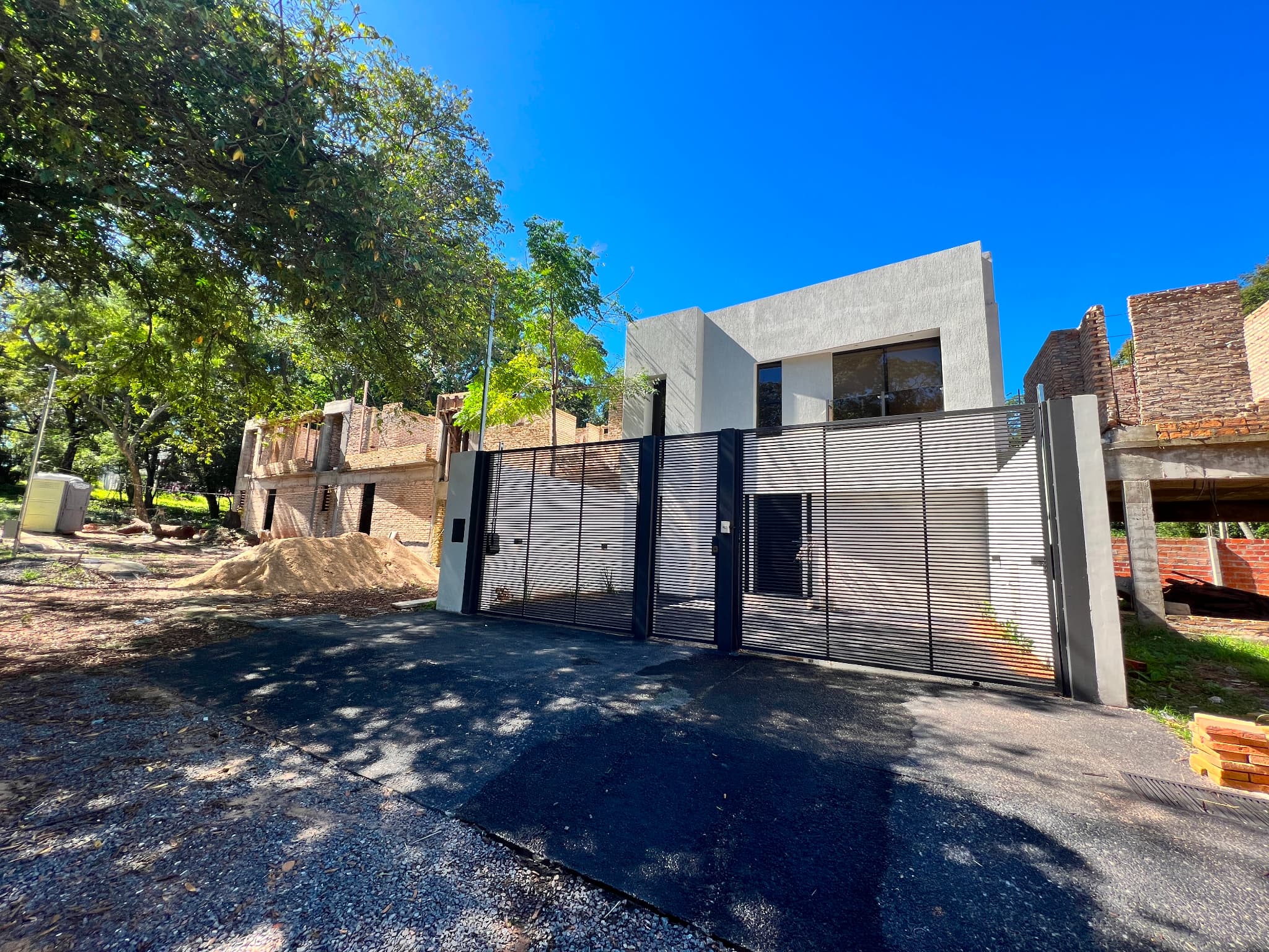 Vendo Duplex En Zona Yacht Lambaré. – 2