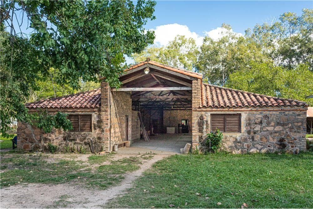 EN VENTA IMPONENTE ESTANCIA EN CAAPUCU