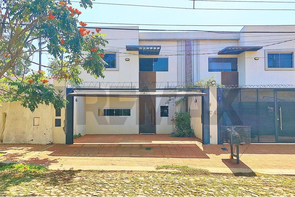 VENDO DÚPLEX EN BARRIO MBURUCUYÁ