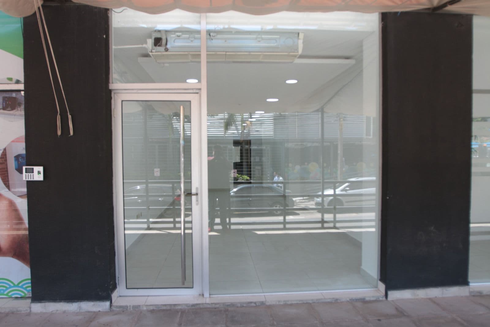 ALQUILO SALON FRENTE A TELEFUTURO VILLA MORRA