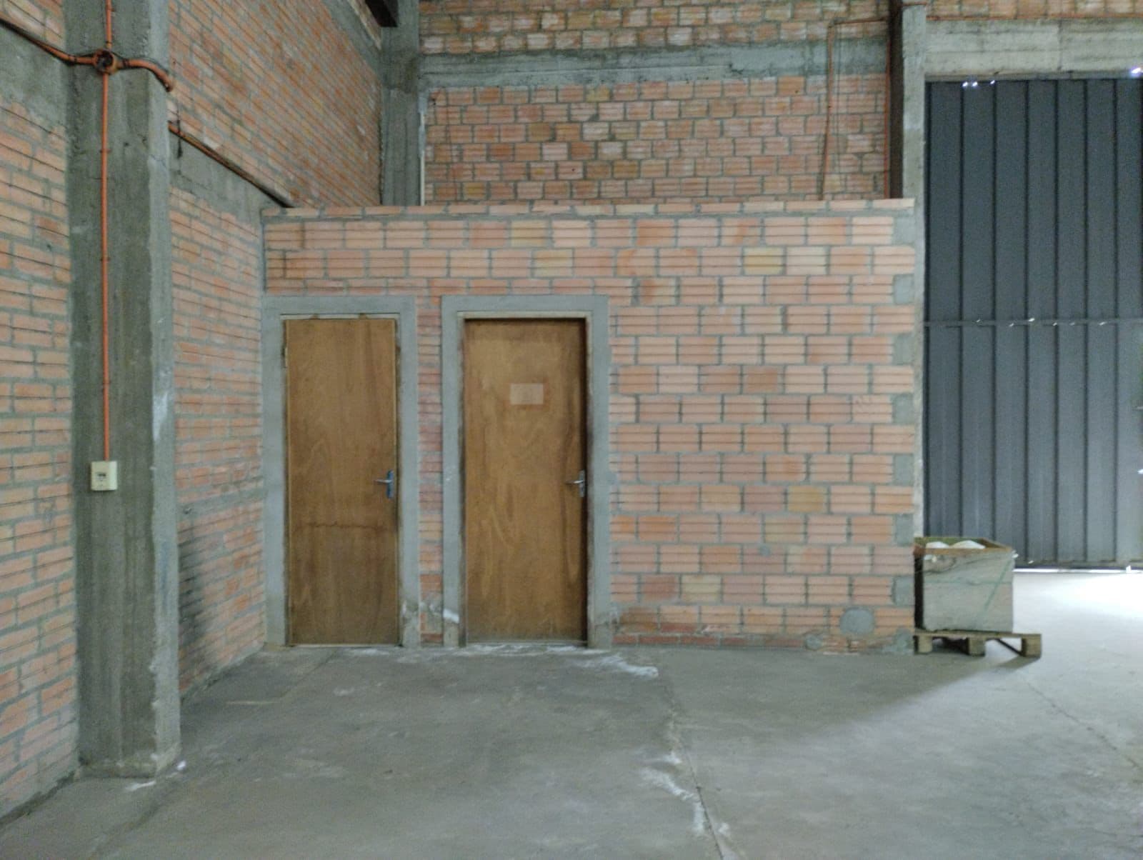 En Alquiler Amplio Depósito de 900 m2 libres en Mariano Roque Alonso A452 – 3