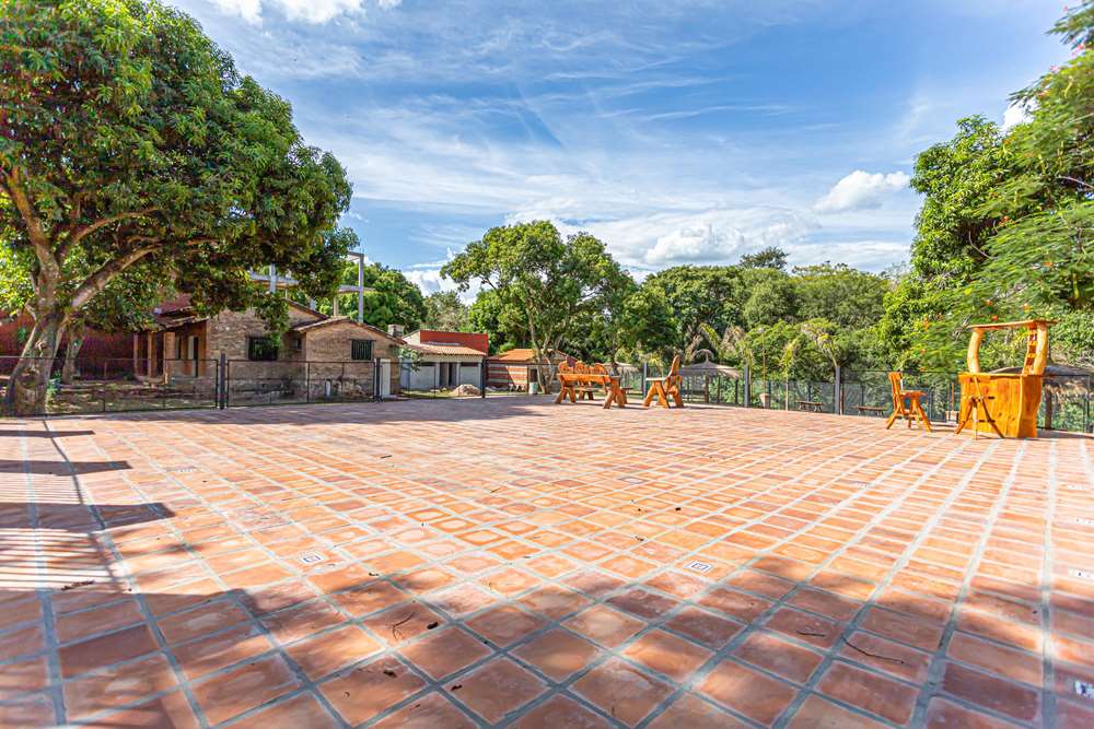 VENDO HERMOSA CASA QUINTA DE 28.990 M2 EN CAACUPE