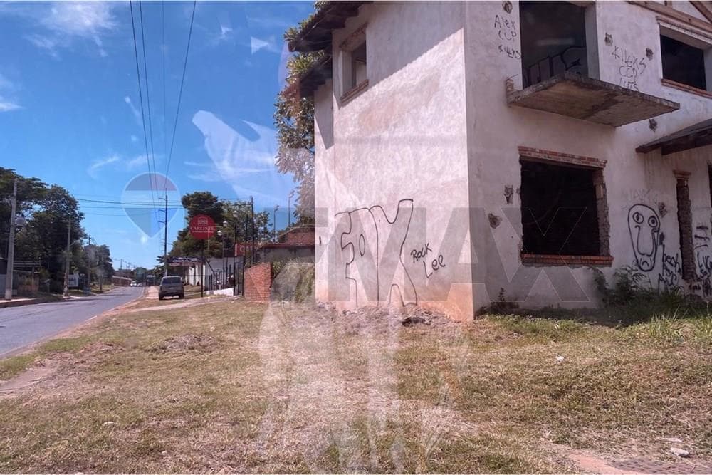 VENDO TERRENO EN ESQUINA SOBRE LAGUNA GRANDE – 2