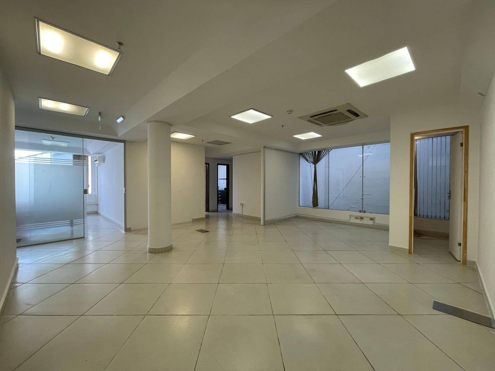 VILLAMORRA EN ALQUILER AMPLIA OFICINA DE 150M2 A PASOS DE CENTROS COMERCIALES – 2
