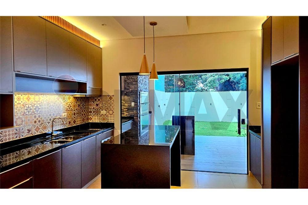Residencia premium a estrenar en Barrio Aranjuez – 4 dorm – 2