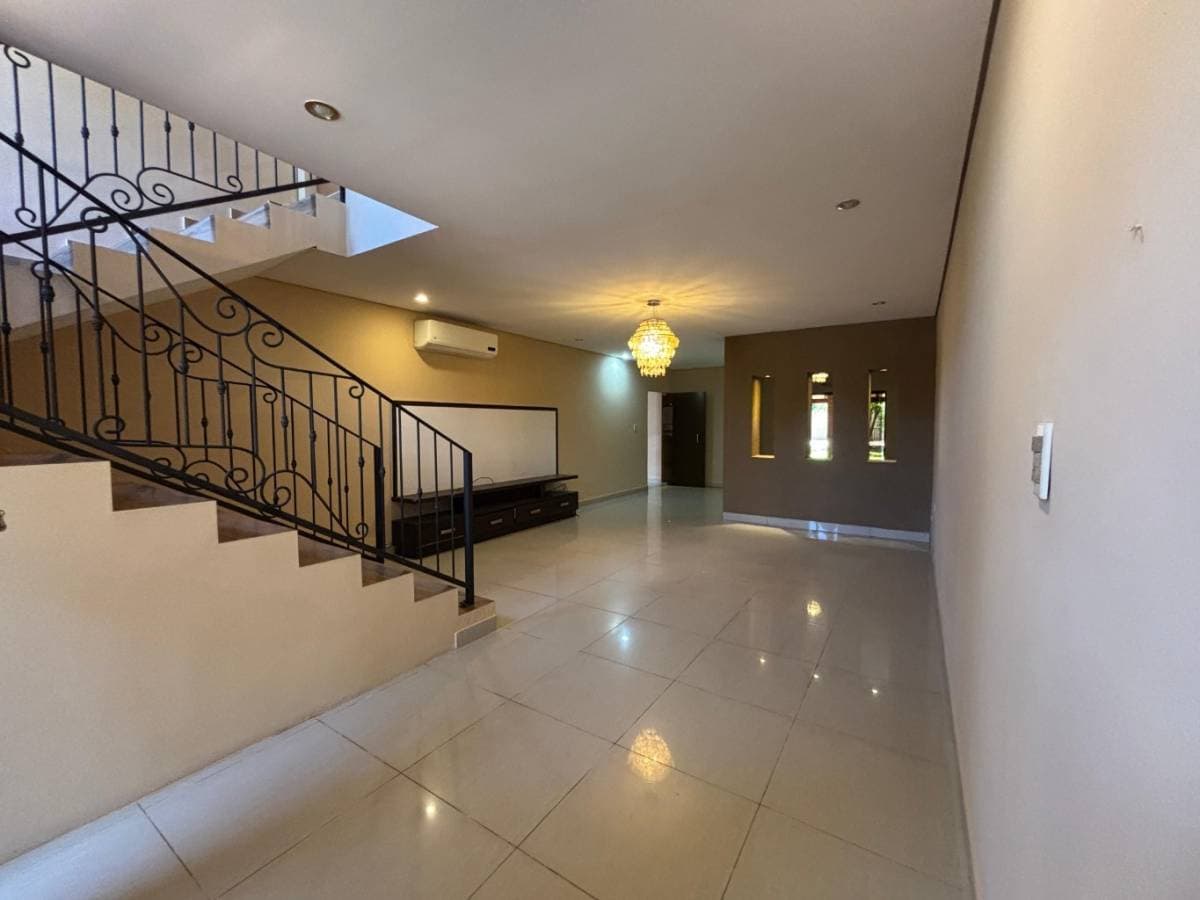 ALQUILO CASA CON PISCINA DE 4 HABITACIONES ZONA CIT - LUQUE – 3