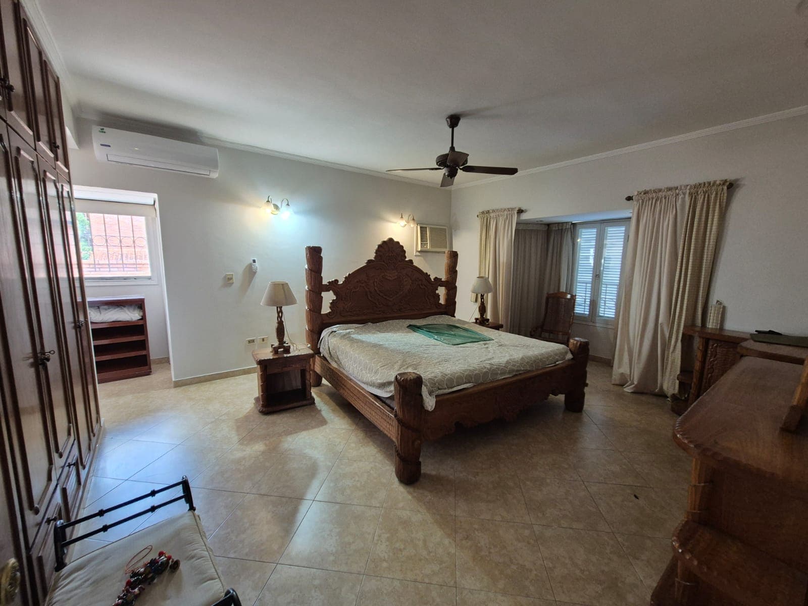 EN ALQUILER | AMPLIA CASA EN VILLA MORRA | SIN MUEBLES – 2