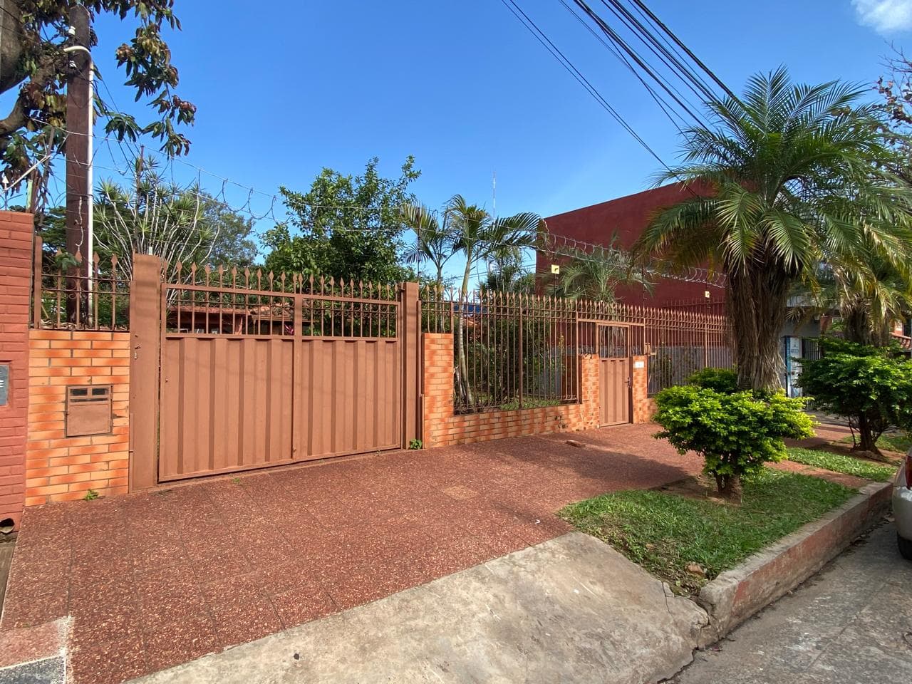 Casa Con Jardin en venta Fdo Zona Sur!