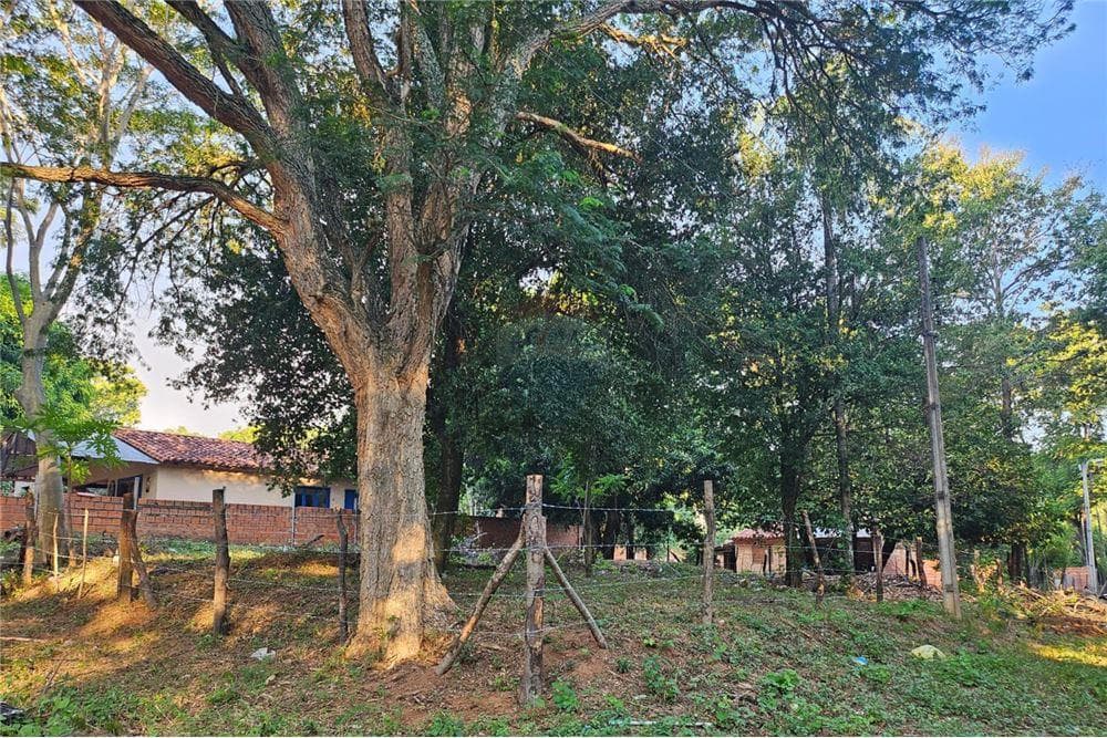 Vendo terreno en Sanber, sobre empedrado.