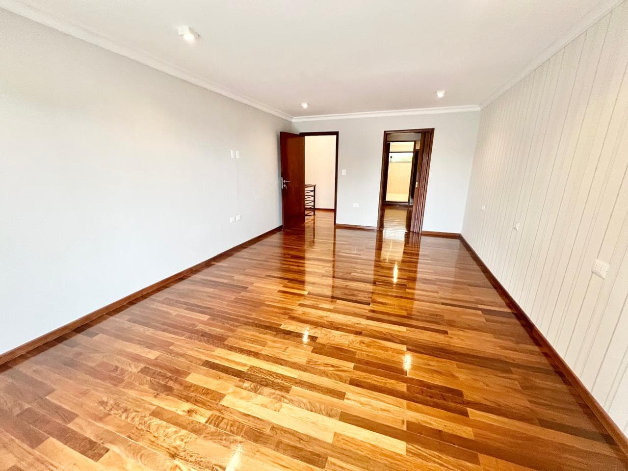 En Alquiler Amplia y Elegante Residencia en Barrio Carmelitas A390 – 3