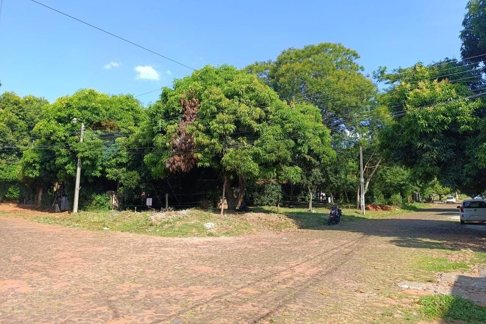 TERRENO EN VENTA ÑEMBY - ESQUINA, ZONA RESIDENCIAL CONSOLIDADA