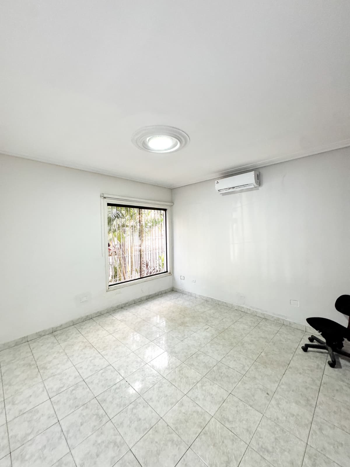 ALQUILO CASA PARA OFICINA ZONA BRASILIA Y ESPAÑA.